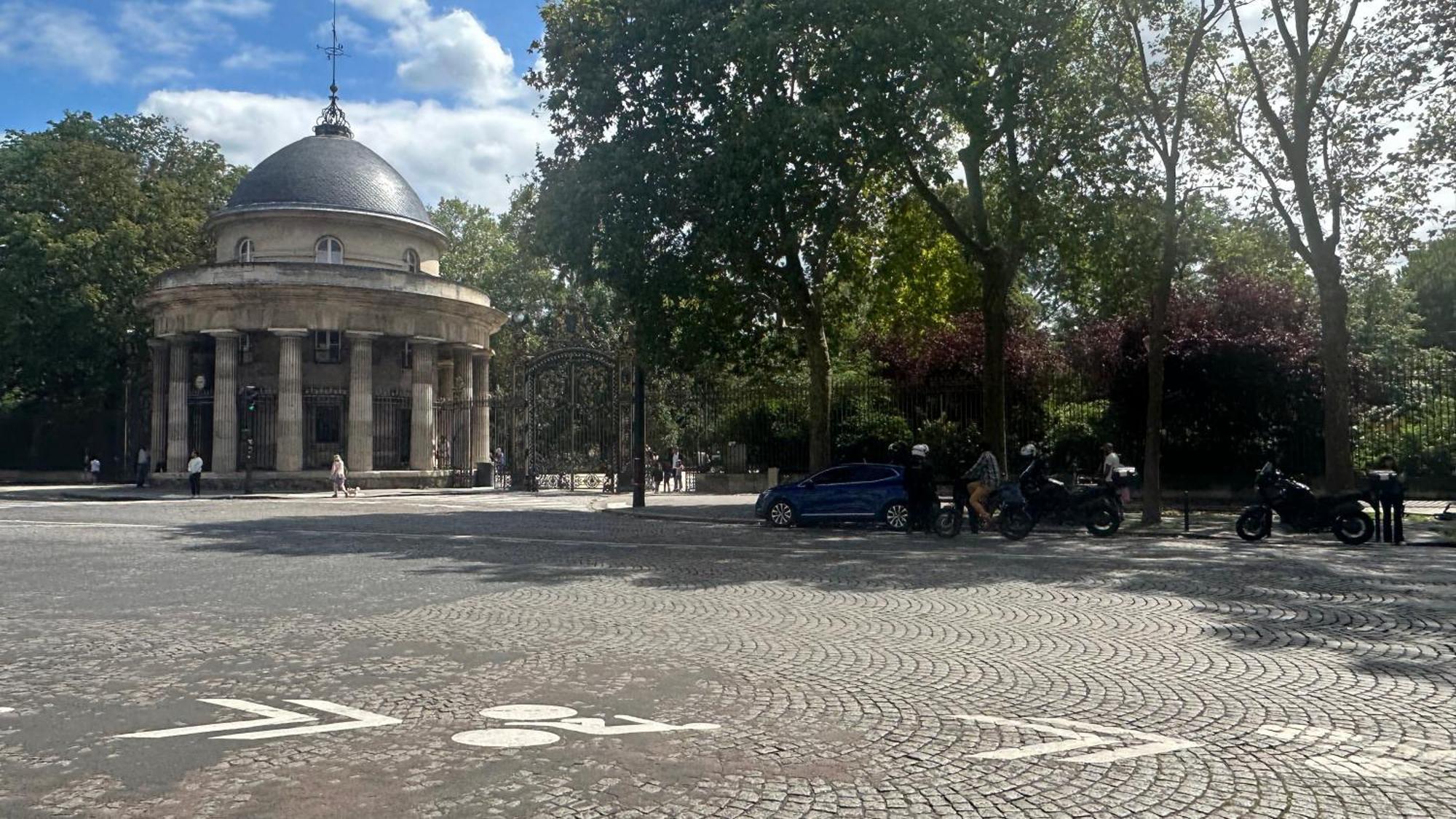 Arc De Triomphe -marie Antoinette Garden Parijs